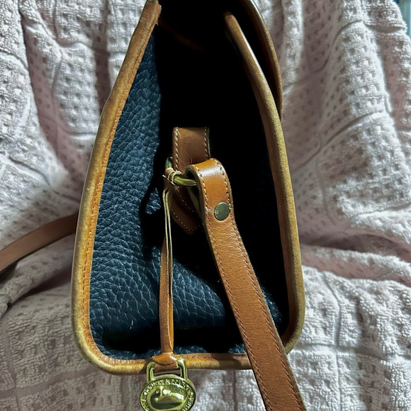 Vintage Dooney & Bourke Black and Brown All-Weather Leather Crossbody Bag πΌππΌπ - Picture 12 of 13